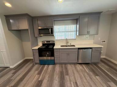 Main picture of 701 W 82nd St