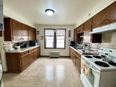 Main picture of 3650 E Barnard Ave