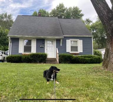 Main picture of 2110 E 69th St