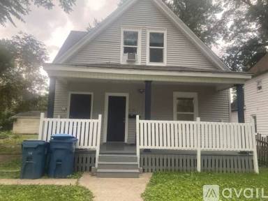 Main picture of 926 W Washington St
