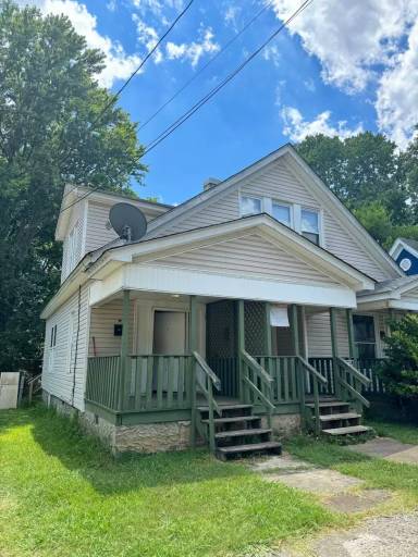 Main picture of 523 E Cemetary St