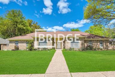 Main picture of 6813 Lakeshore Dr