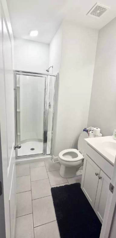 Main picture of 610 S Pointe Blvd