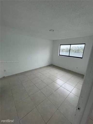 Main picture of 16923 NW 53rd Ave