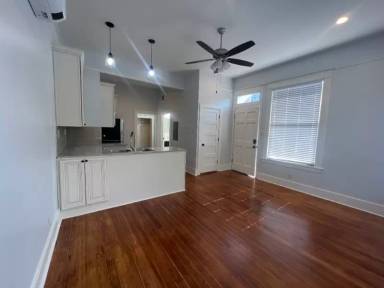 Main picture of 516 E 8th St
