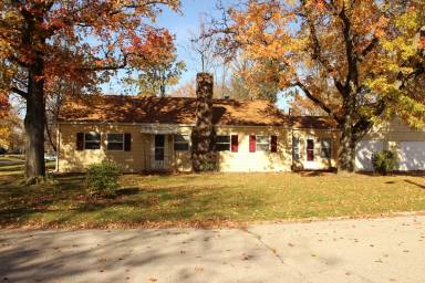 Main picture of 2100 W Parkway Dr