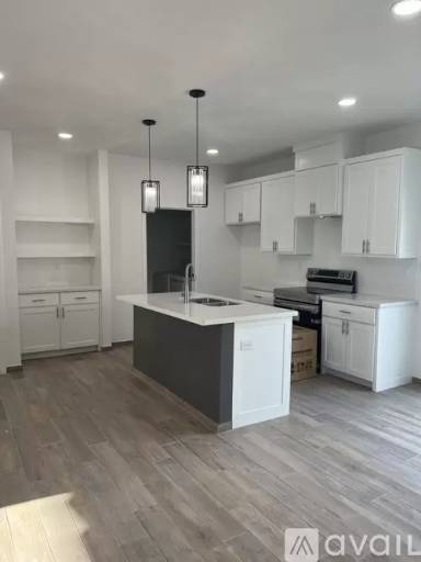 Main picture of 200 S Ridge Ln
