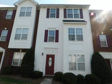 Main picture of 10033 Treeside Ln