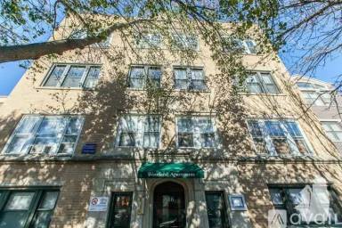 Main picture of 816 W Waveland Apartments