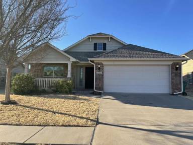 Main picture of 2645 NW 182nd St