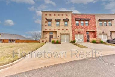 Main picture of 463 S Fretz Ave