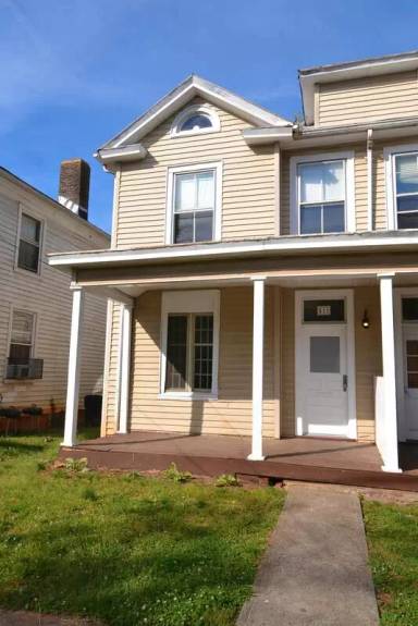 Main picture of 511 Victoria Ave