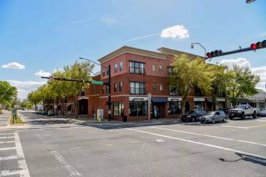 Main picture of 20 SW 6th St