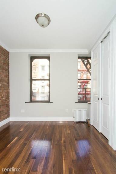 Main picture of 210 E 25th St