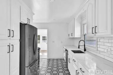 Main picture of 65 Grand Ave