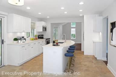 Main picture of 233 Marple Rd