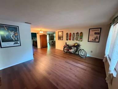 Main picture of 200 Richard Way