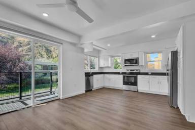 Main picture of 800 N River St