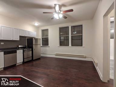Main picture of 3345 N Marshfield Ave