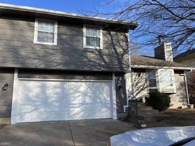 Main picture of 269 W Village Lake Dr