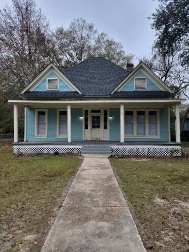 Main picture of 110 E 8th St