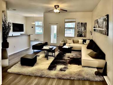 Main picture of 1307 Priory Cir