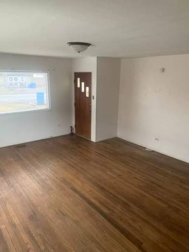 Main picture of 1218 E Lenox Ave