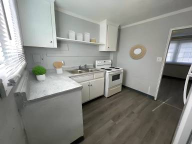Main picture of 2139 Waverly St