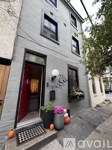 Main picture of 1119 N Hancock St