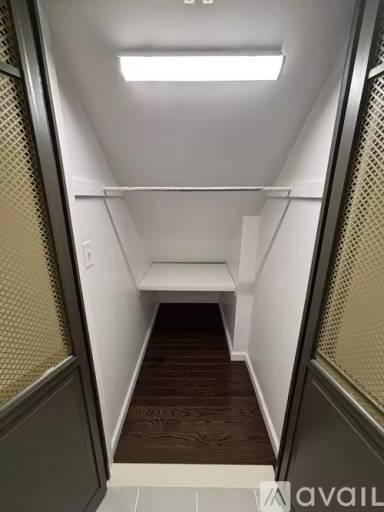 Main picture of 1000 W 41st St