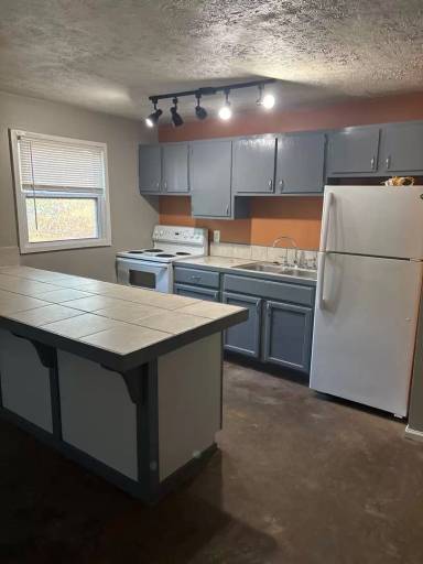 Main picture of 312 W Sixth St