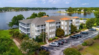 Main picture of 300 Midyette St