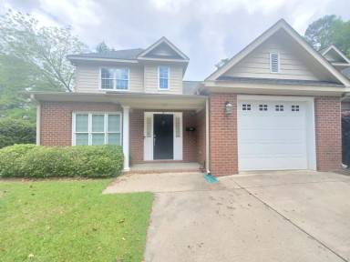Main picture of 1323 Woodland Dr