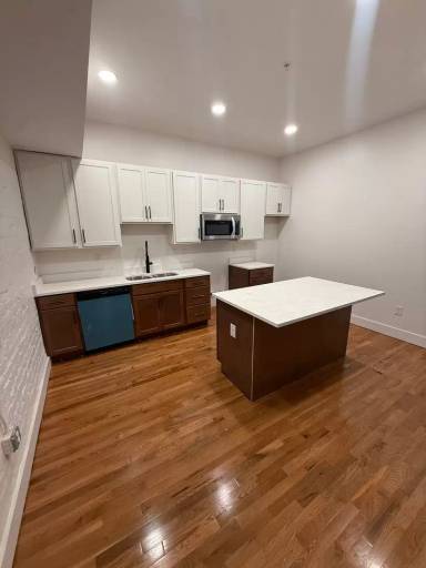 Main picture of 2033 W Broad St