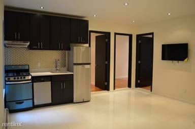 Main picture of 165 Manhattan Ave