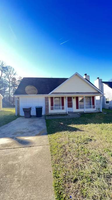 Main picture of 2710 Vestal St