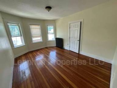 Main picture of 4 Glenway St