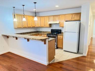 Main picture of 702 Delevan St