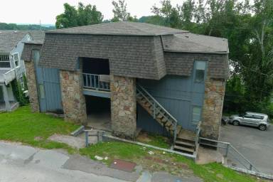 Main picture of 30 Woodlawn Dr