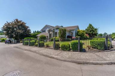 Main picture of 9618 NE 36th Pl