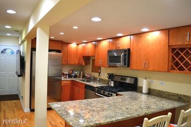 Main picture of 2626 N Sawyer Ave