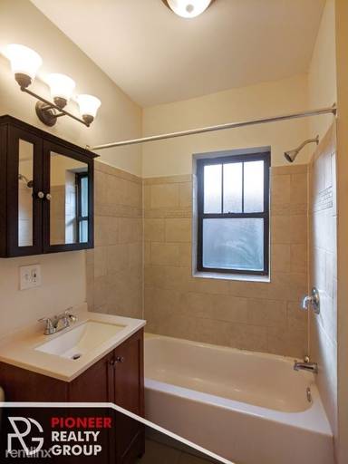 Main picture of 620-30 W Cornelia Ave