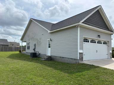 Main picture of 104 Princess Dr