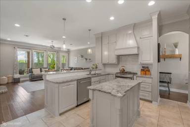 Main picture of 1023 Spanish Moss Cir