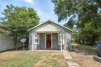 Main picture of 1004 W 2nd St
