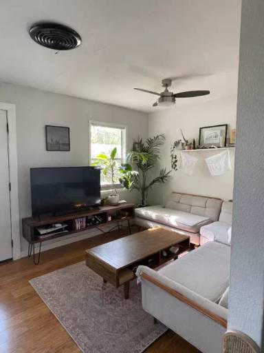 Main picture of 1710 Hillcrest Ln