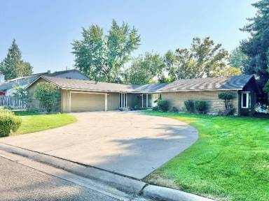 Main picture of 6649 Lakeside Dr
