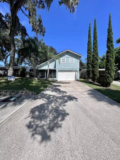 Main picture of 9 Oak St