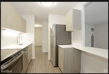 Main picture of 21 W Elm St