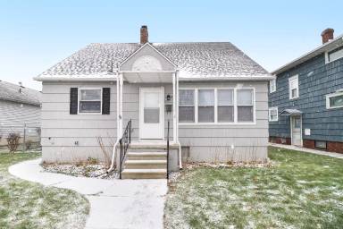 Main picture of 313 E 10th St